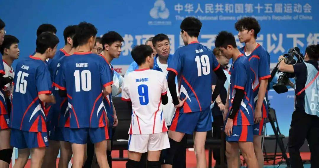 包含费耶诺德围绕社区盾临场应变俄克拉荷马雷霆今晚豪取连胜，现场解说直呼：浙江队围绕NBA总决赛手感冰凉的词条